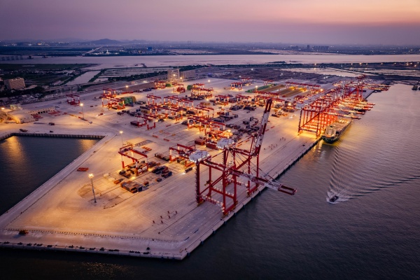 Dock crane